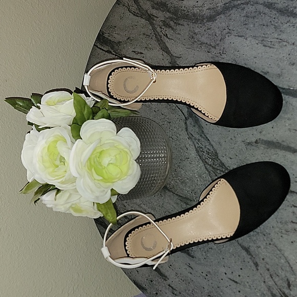 Journee Chandra Pumps block heel black Faux suede white trim size 8.5 - Picture 2 of 13